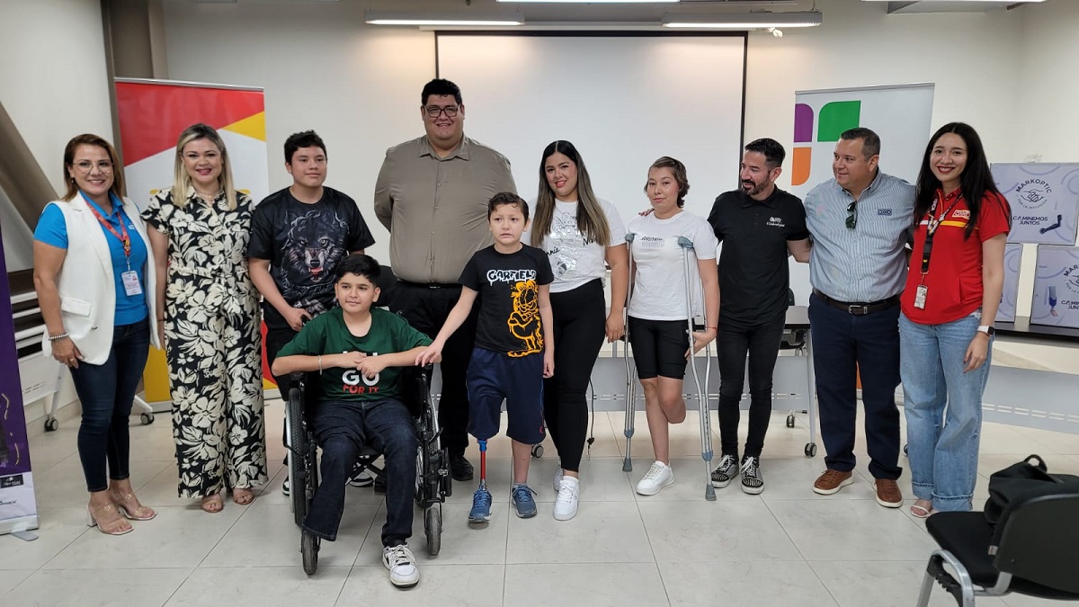 OXXO y Markoptic entregan prótesis a niñas, niños y jóvenes sinaloenses
