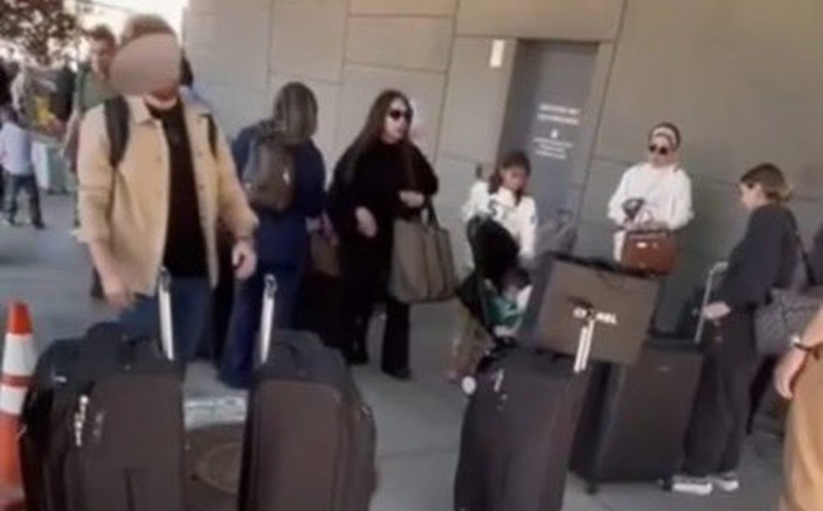 Familia de Ovidio Guzmán cruzando la frontera