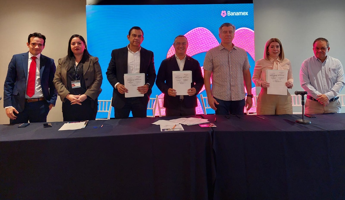 Firman convenio Canaco Los Mochis y Banamex