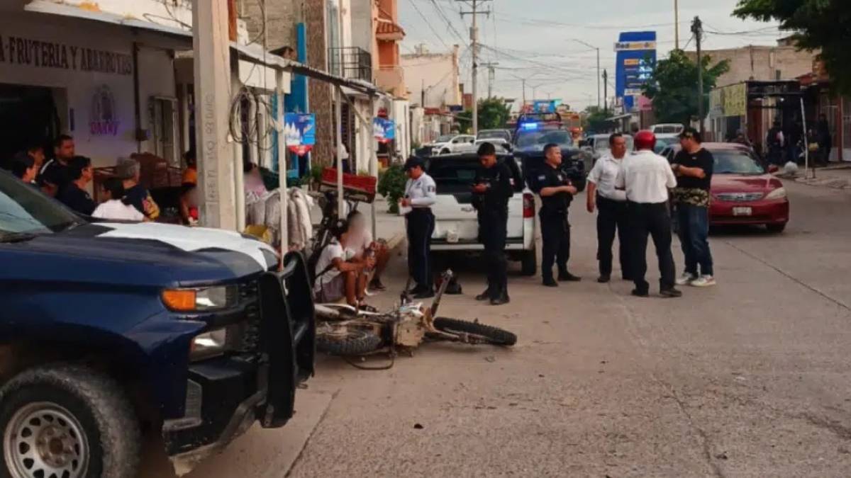 fuerte choque entre motocicleta y vehiculo deja dos lesionados en escuinapa