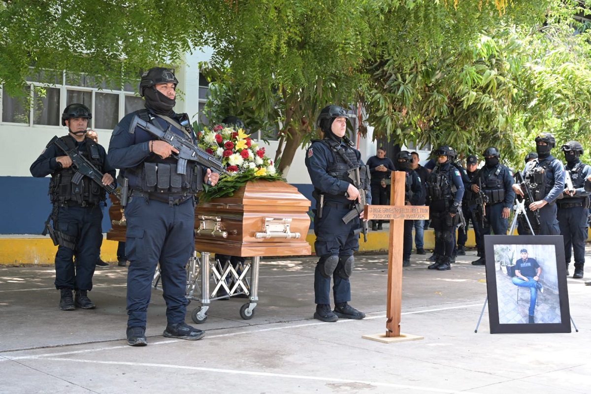 Rinden homenaje a Jorge Ernesto, el joven policía asesinado en el Campo El Diez