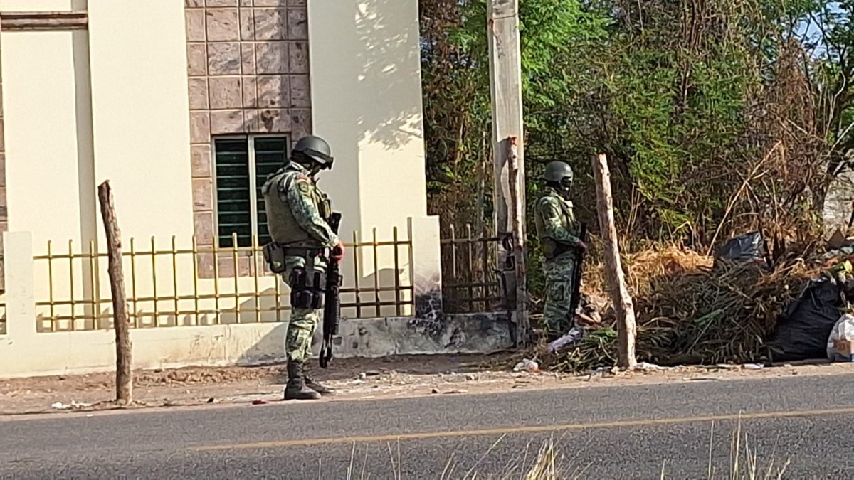 Hombre es hallado asesinado y envuelto en una lona