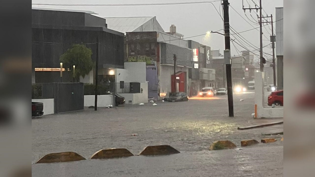 ¡Se cae el cielo! Se registra fuerte aguacero en Culiacán; tenga cuidado