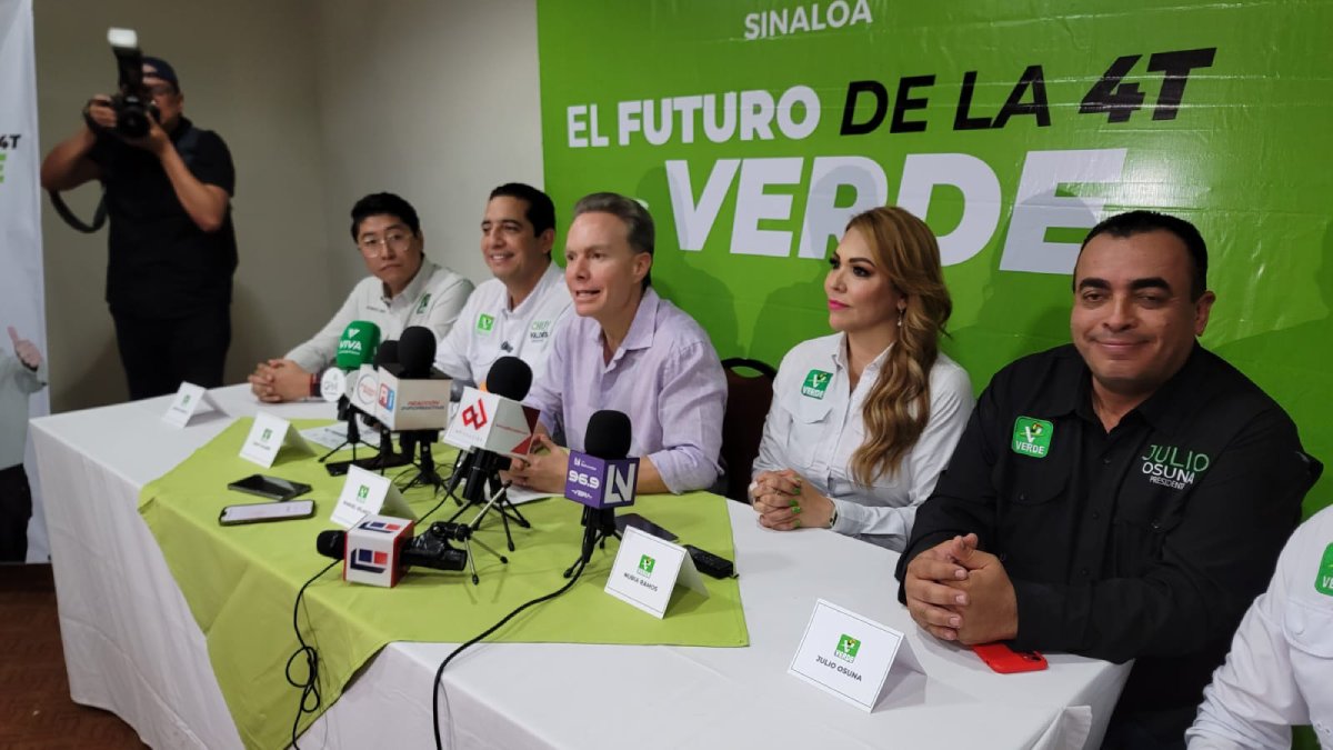 Manuel Velasco con Jesús Valdés y Nubia Ramos en reunión con militantes y simpatizantes del Partido Verde Ecologista de México en Sinaloa.