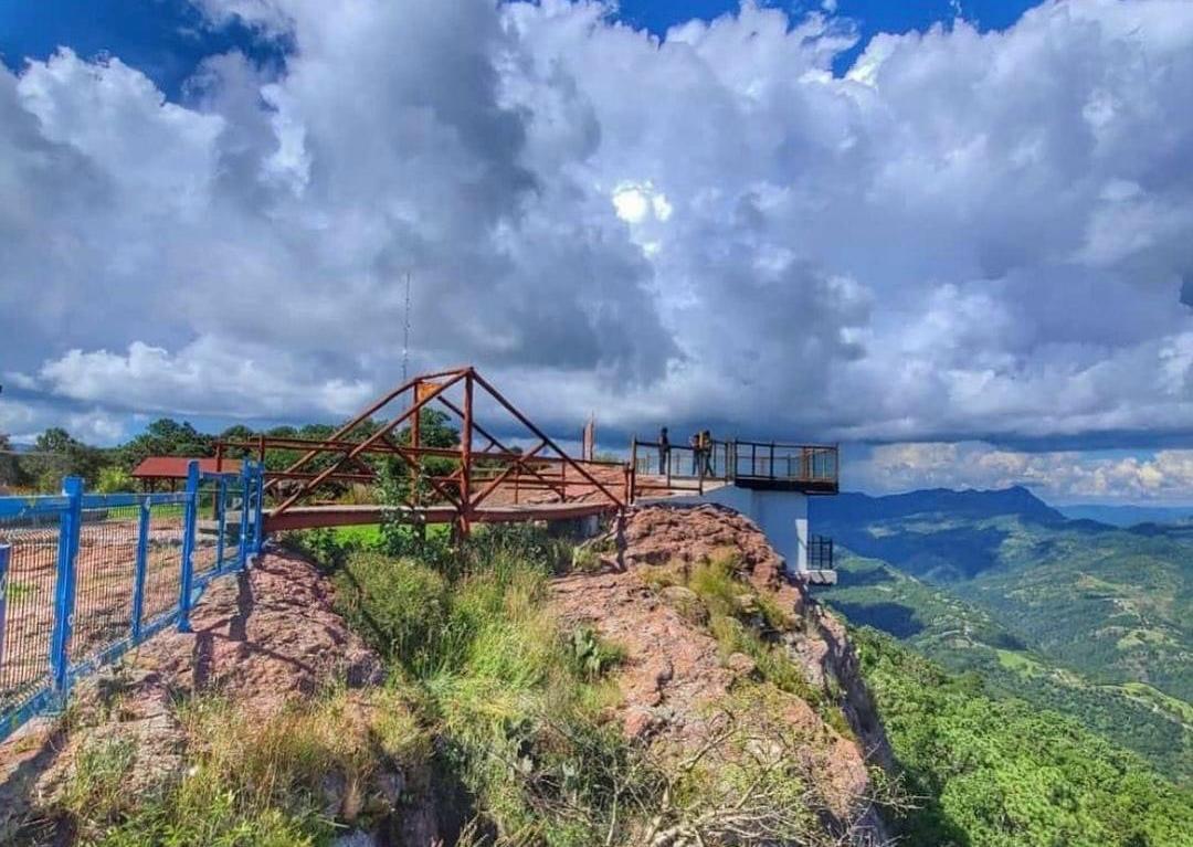 ¿Ya conoces la suite de Sinaloa con la mejor vista? Está junto a ‘La Puerta al Cielo’, en lo más alto de Badiraguato