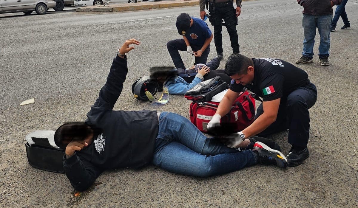 Motociclistas lesionados durante choque en Mazatlán