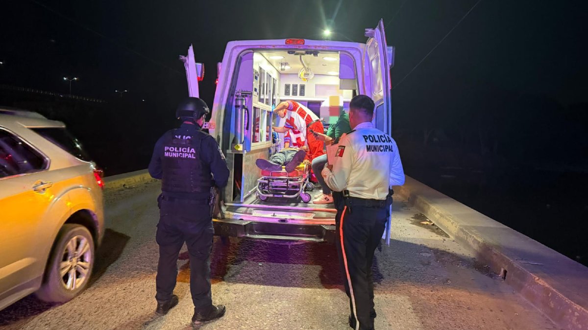 Muere motociclista al chocar contra un vehículo estacionado, en Guasave