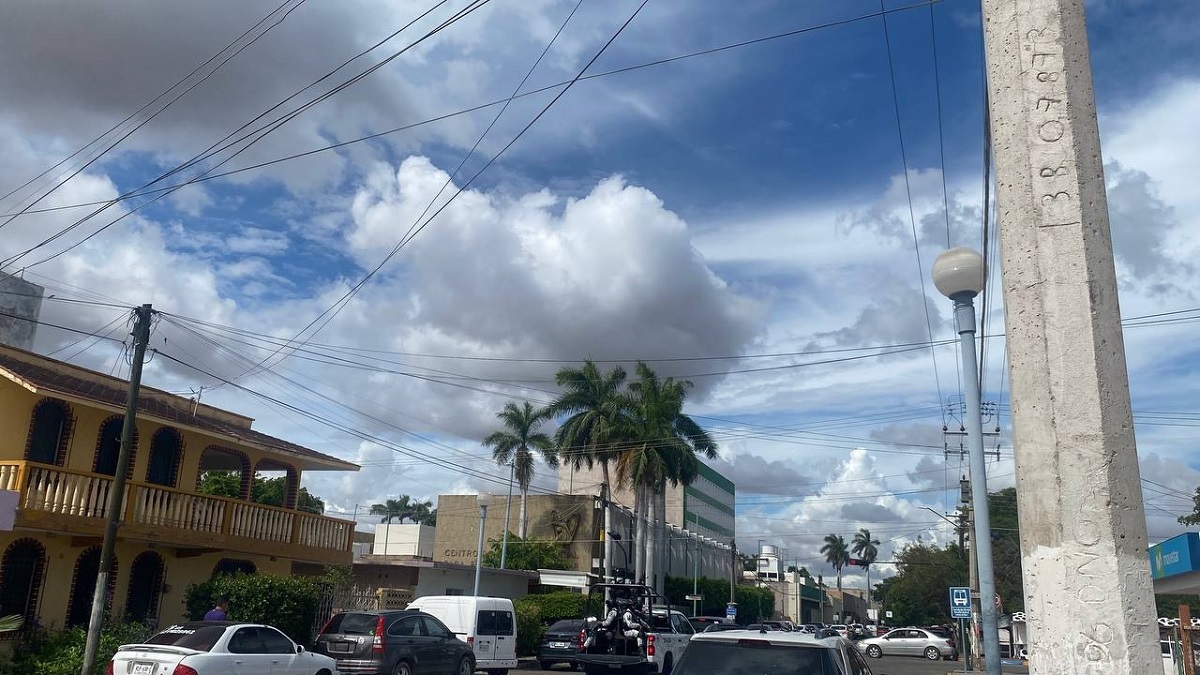 ¡Aguas! Se divisa una tropa de cumulonimbus sobre el centro de Guasave, ¿se vendrá el diluvio?