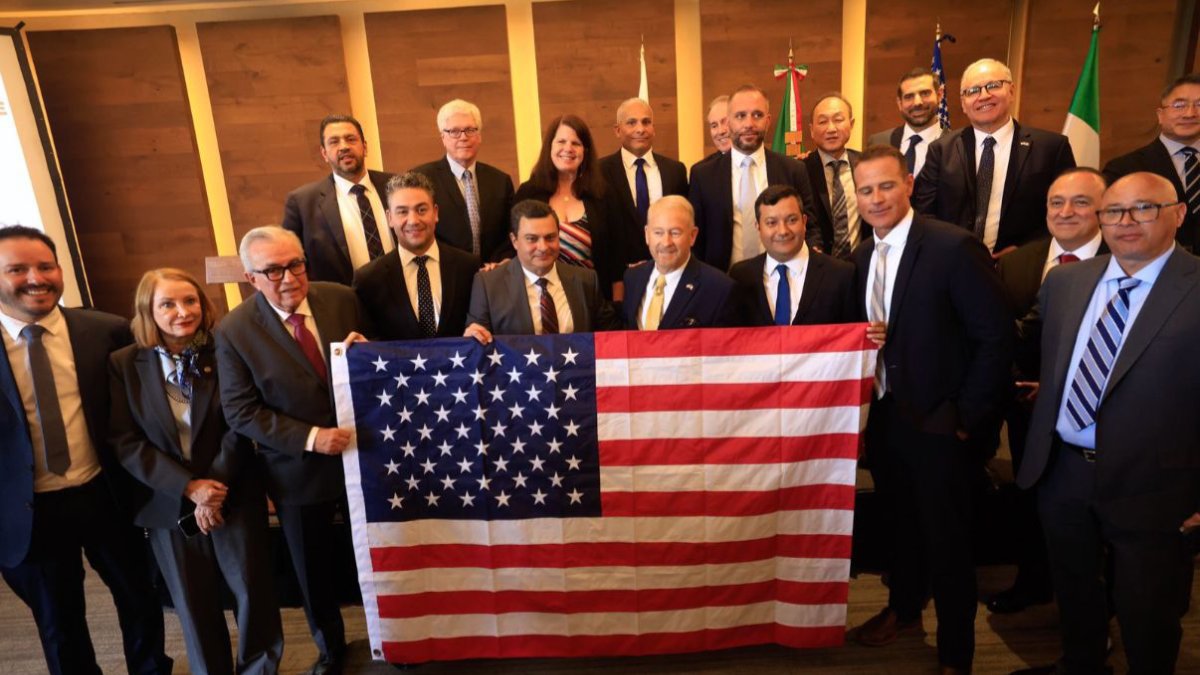 Participa Rocha en firma de Contrato Pacífico Mexinol, junto a embajadores de EEUU, Italia y Corea del Sur