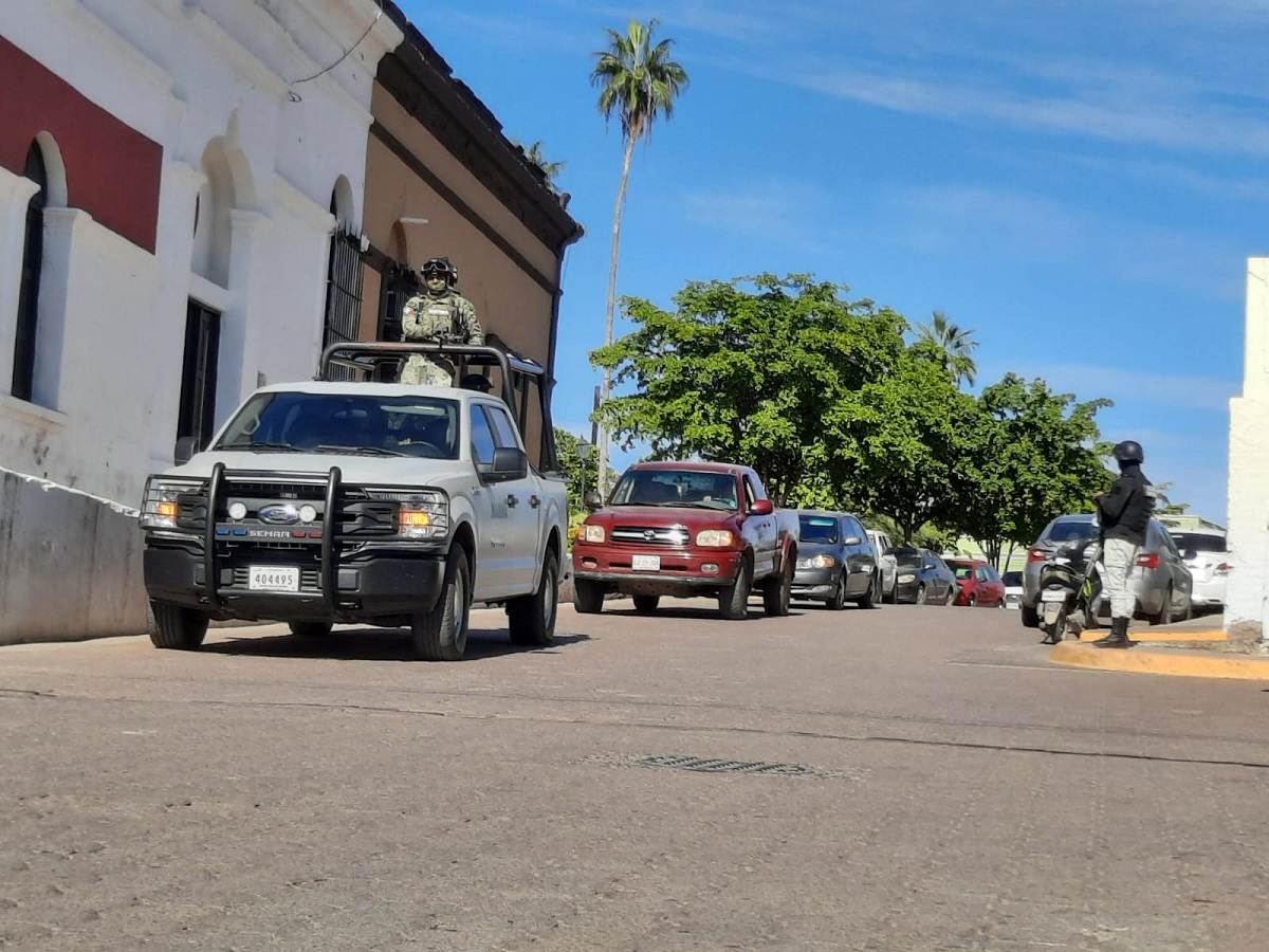 Camioneta del Ejército en Sinaloa municipio