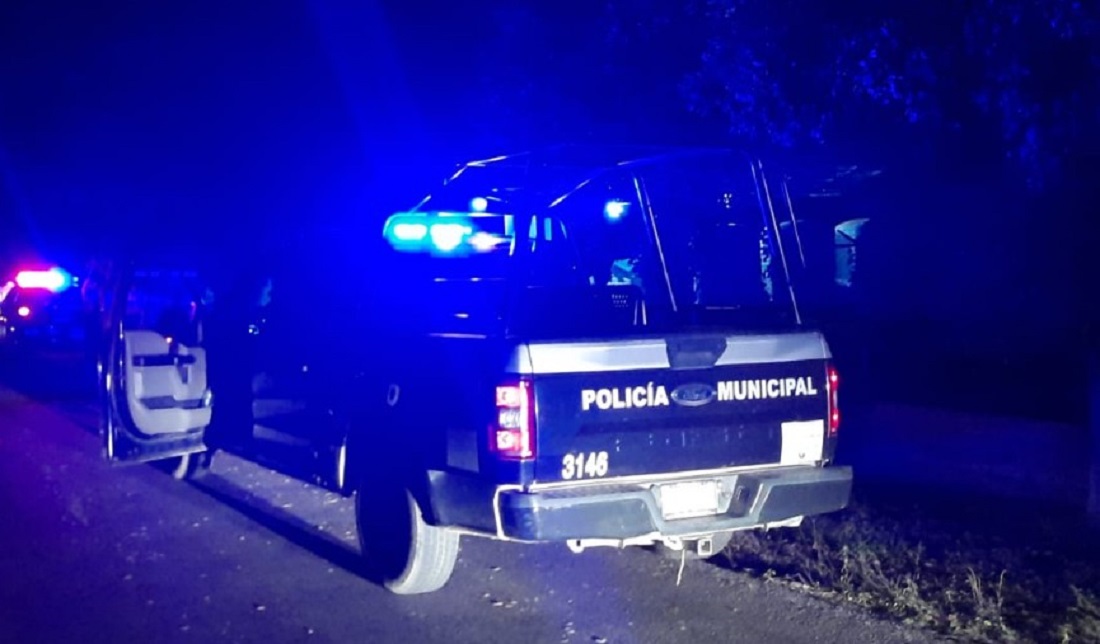 Patrulla Municipal de noche en la carretera Culiacán-Navolato