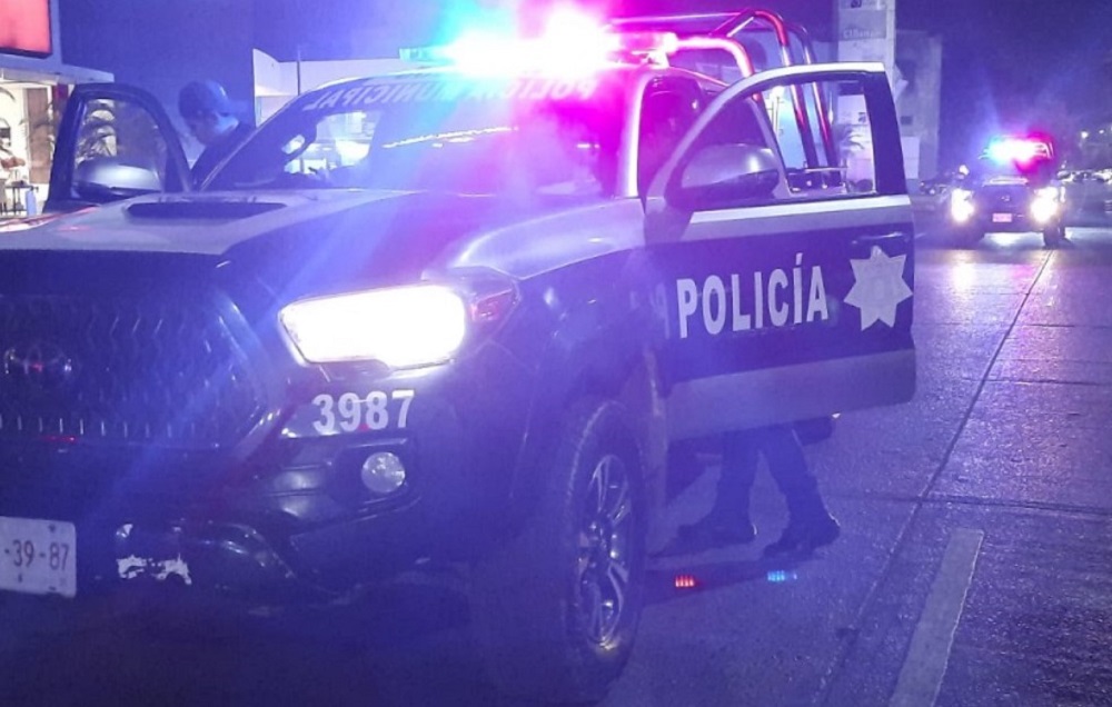 Patrulla policía municipal (Los Noticieristas)