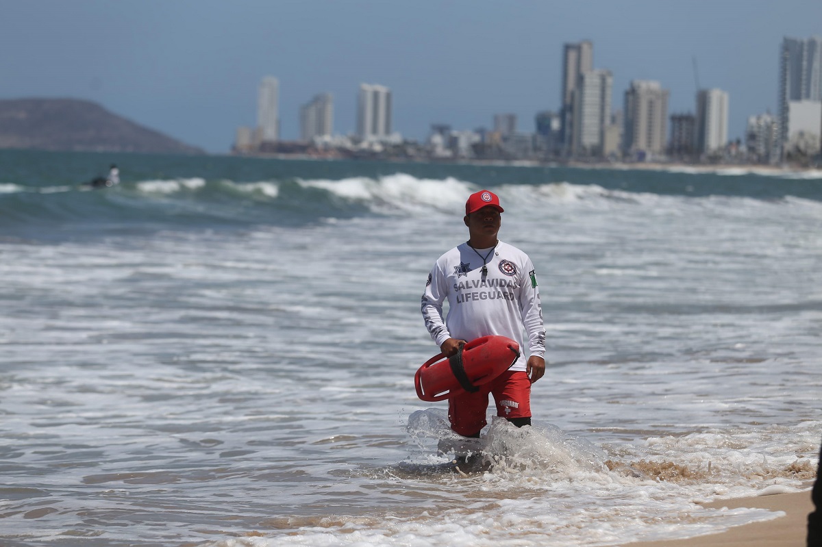 Aumentan visitas a playas de Mazatlán durante fines de semana
