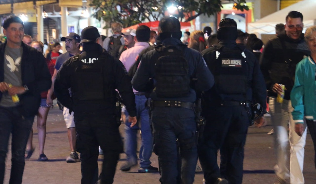 investigarán a policías de Mazatlán que cobraban por entrar al Centro Histórico