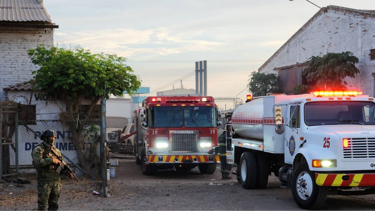 Incendian vehículos de una pensión de bienes asegurados de la fiscalía al oriente de Culiacán