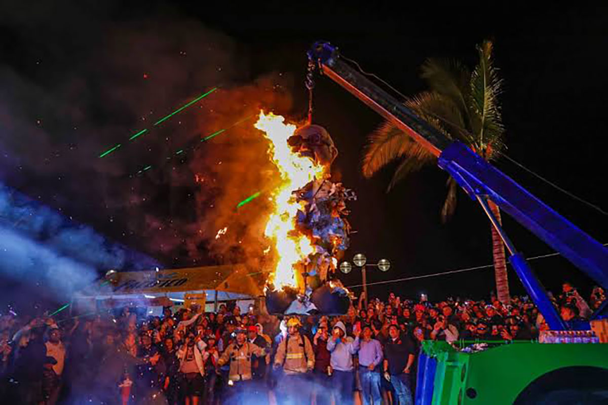 quema del mal humor en el carnaval de Mazatlán