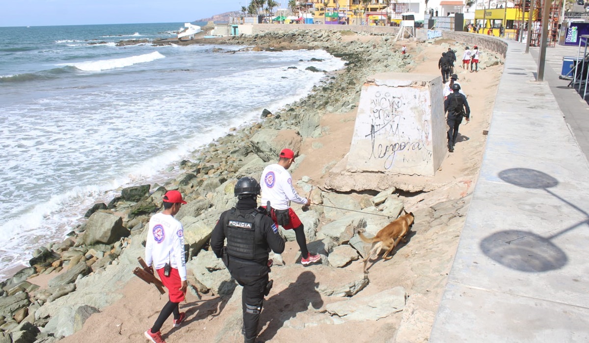 Realizan barrido en Olas Altas para detectar armas blancas en Mazatlán