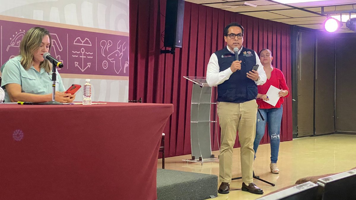 Flossie se retira de las costas de México, pero deja desprendimientos y humedad en Sinaloa roy navarrete proteccion civil