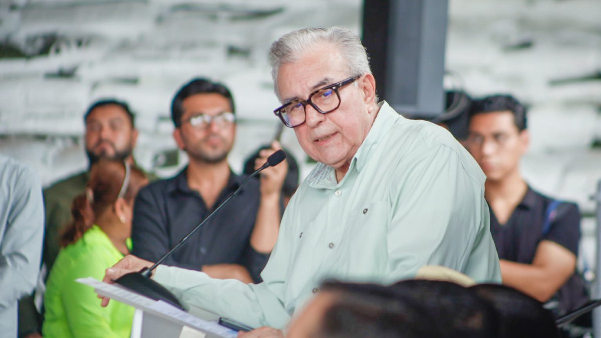 Rubén Rocha Moya entrega fertilizantes del Bienestar a productores de Navolato