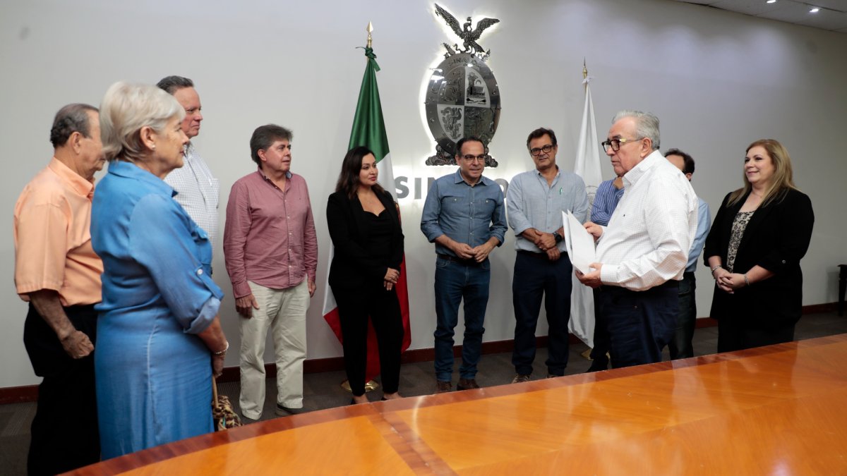 Rubén Rocha Moya presenta a los aspirantes a fiscal del estado