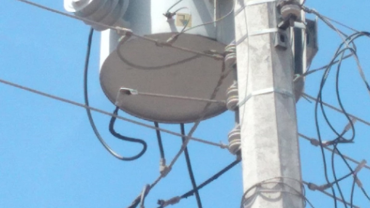 "Tenemos 2 años batallando con la energía eléctrica" vecinos de San Miguel Zapotitlán se manifiestan, piden a la CFE cambiar el transformador