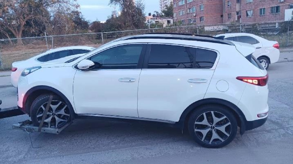 Camioneta Kia línea Sportage color blanco, modelo 2016