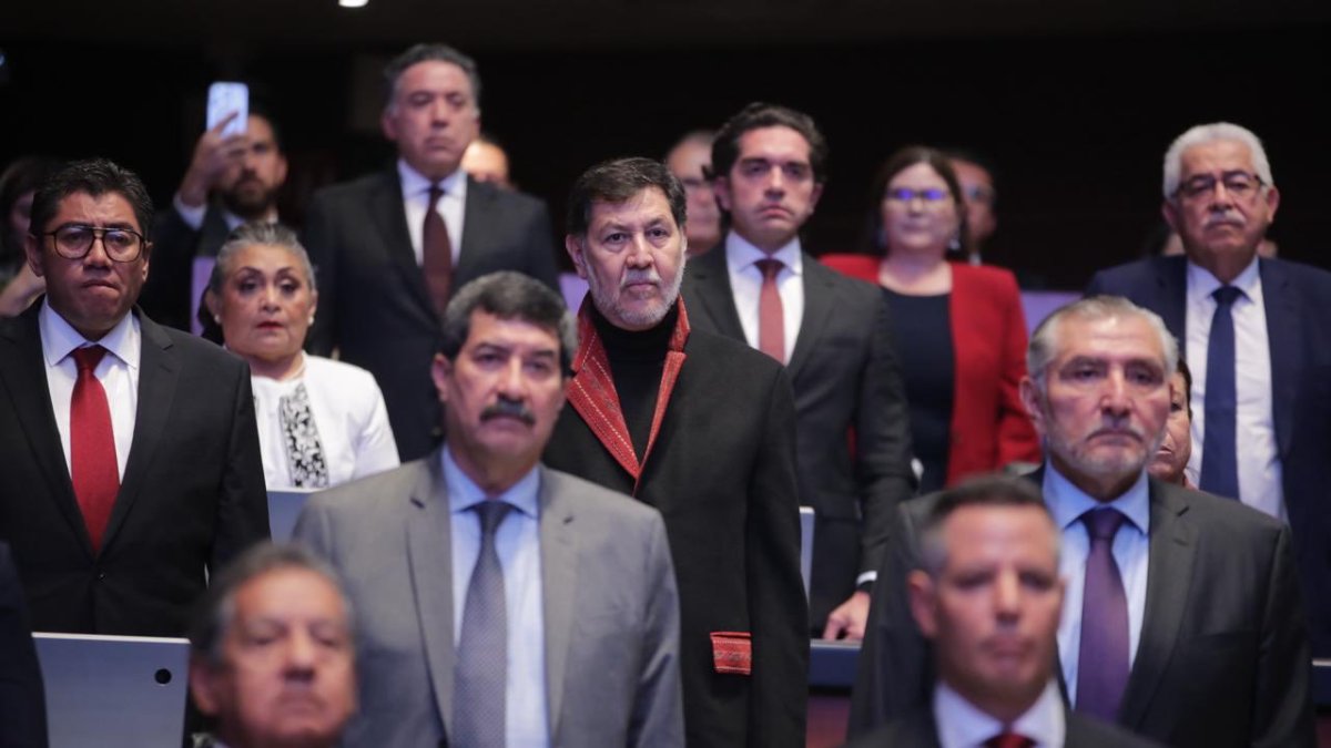 Enrique Inzunza rinde protesta como Senador