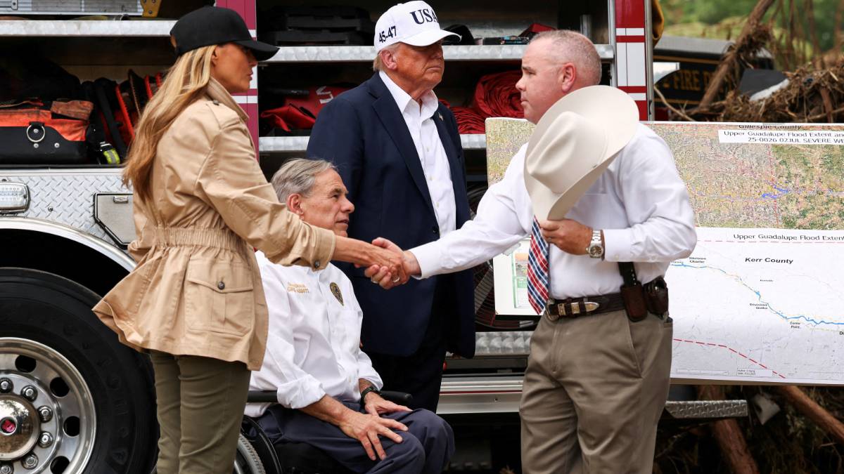 Trump recorre kerrville en texas tras desastre que dej m s de 120