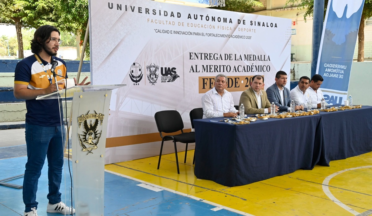 Reconocen a alumnos con mejores promedios de la Facultad de Educación Física y Deporte de la UAS