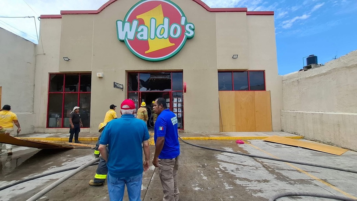 Se incendia nuevamente tienda de conveniencia en Escuinapa